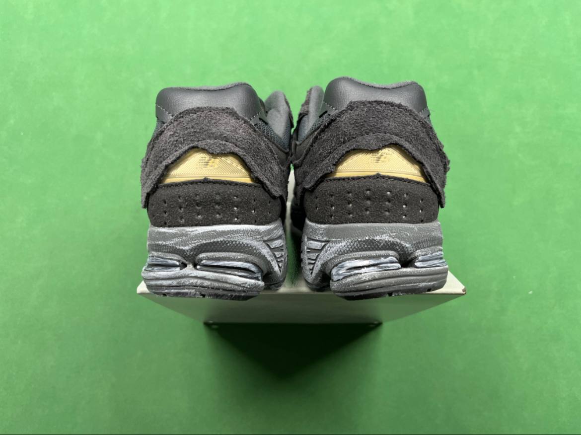 M  Batch  New Balance 2002R Protection Pack -2