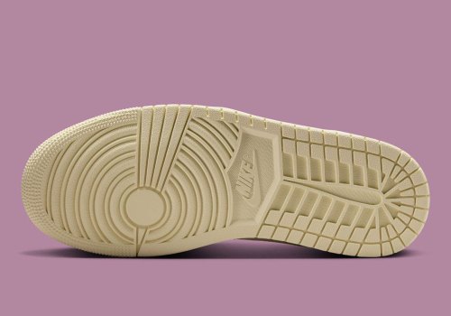 The Air Jordan 1 Low Takes An Iridescent Finish(pic4)