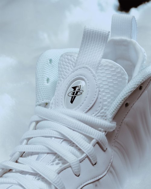 The White Nike Air Foamposite One Drops Tomorrow(pic2)